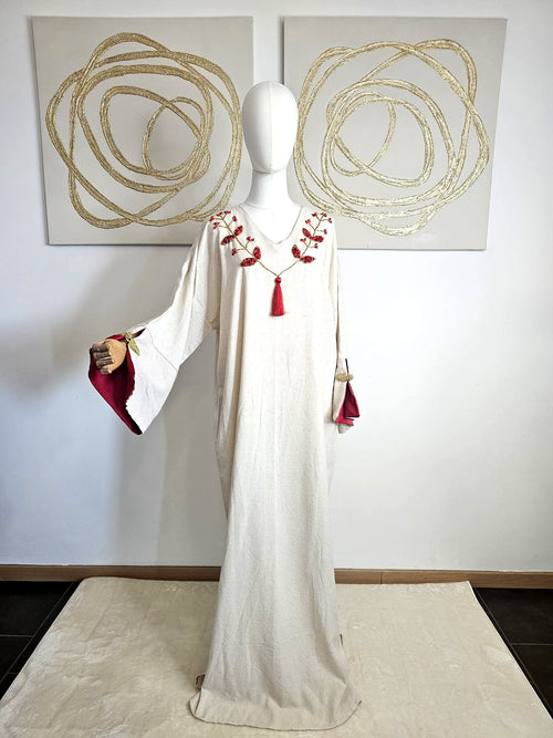 Abaya brodée avec pampille et détails couture