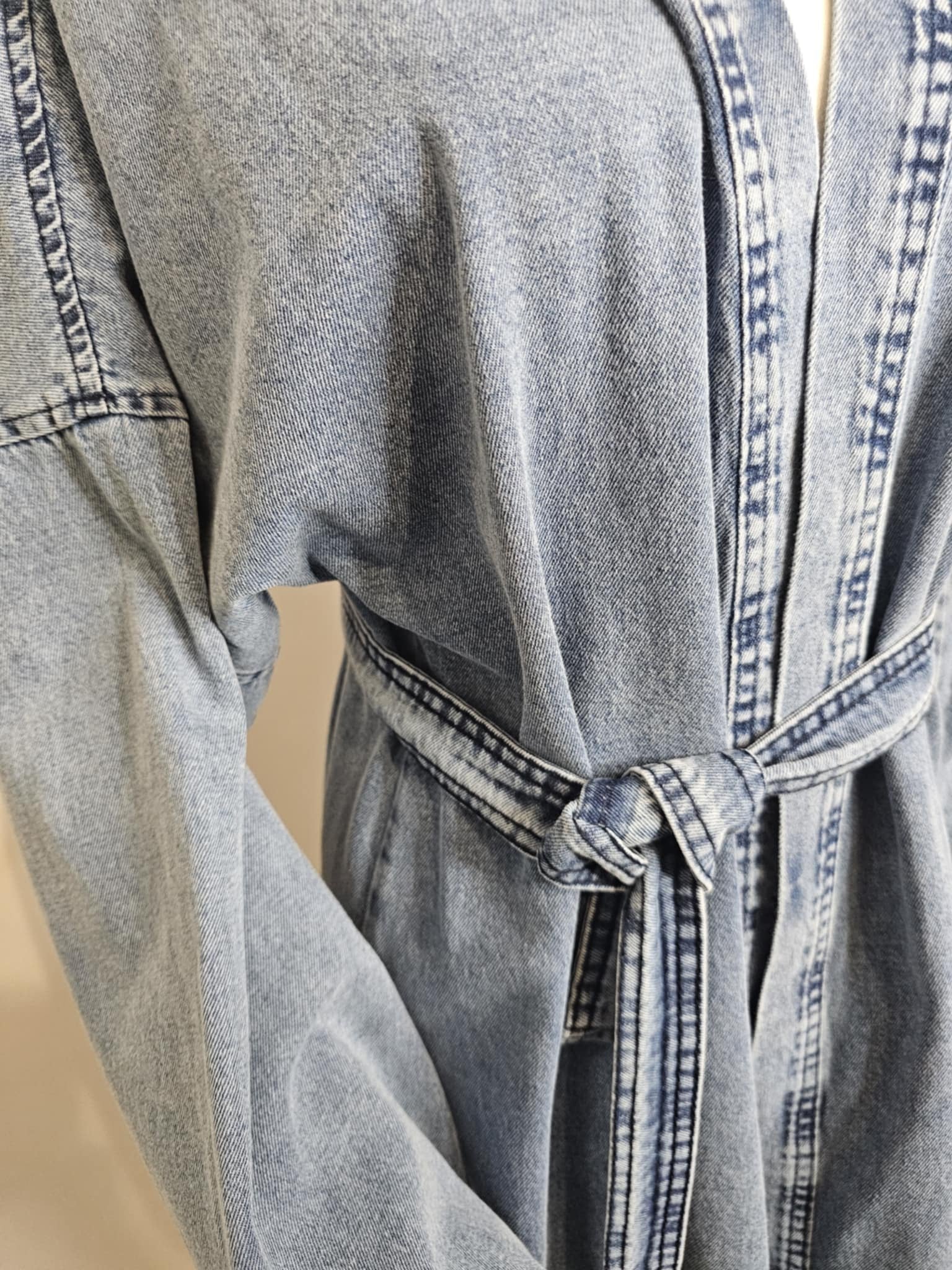 Kimono long en jean 100 % coton – Coupe ample ceinturée bleu denim 💙 Ettis Mode