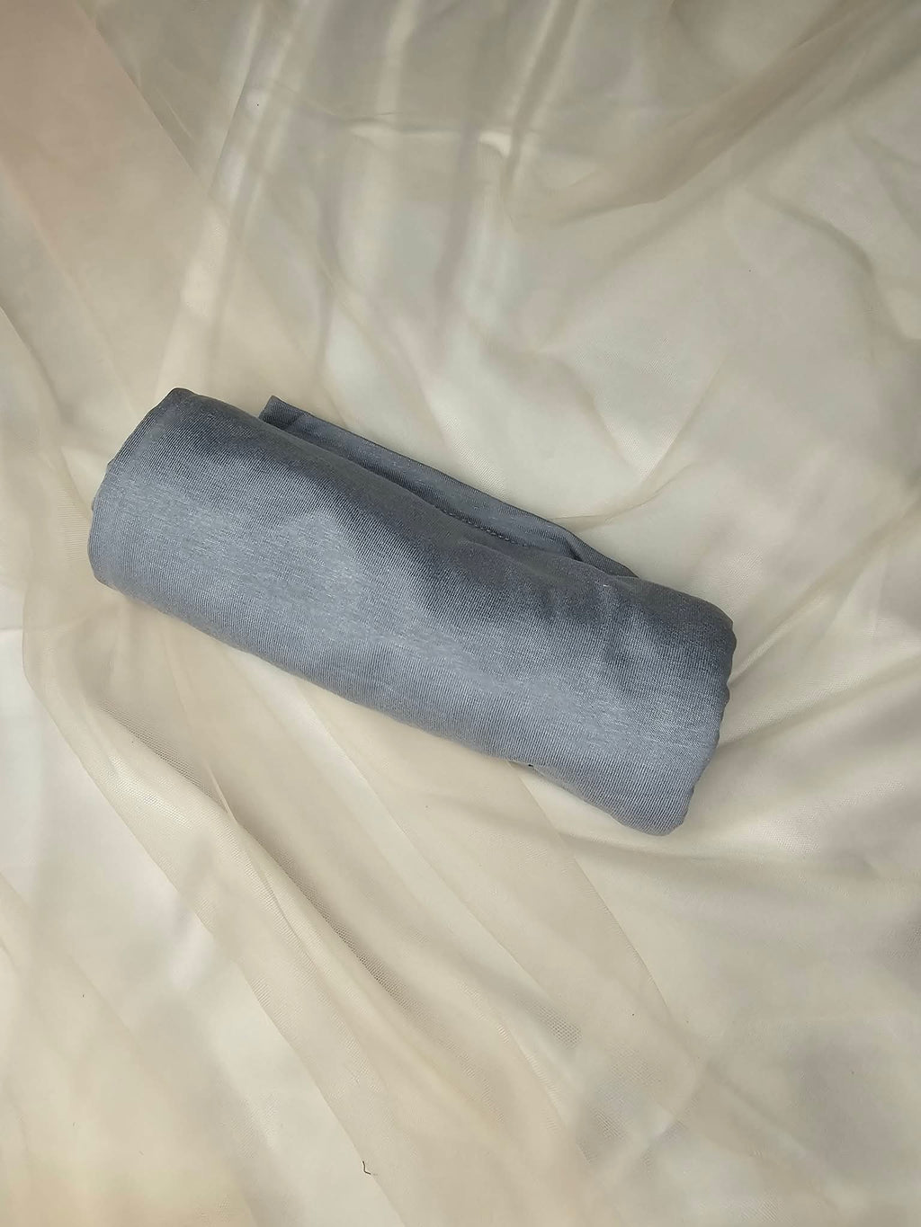 hijab femme gris moderne présentation produit ettis mode