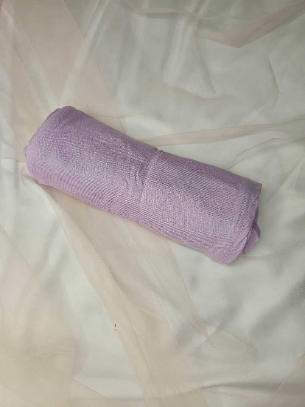 hijab femme lilas élégant posé studio ettis mode