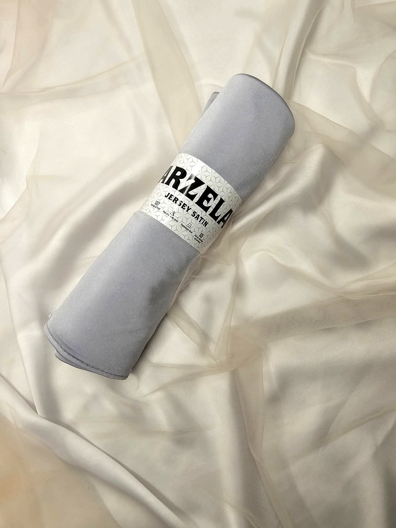 Hijab jersey liquid satin bleu pâle fluide élégant femme