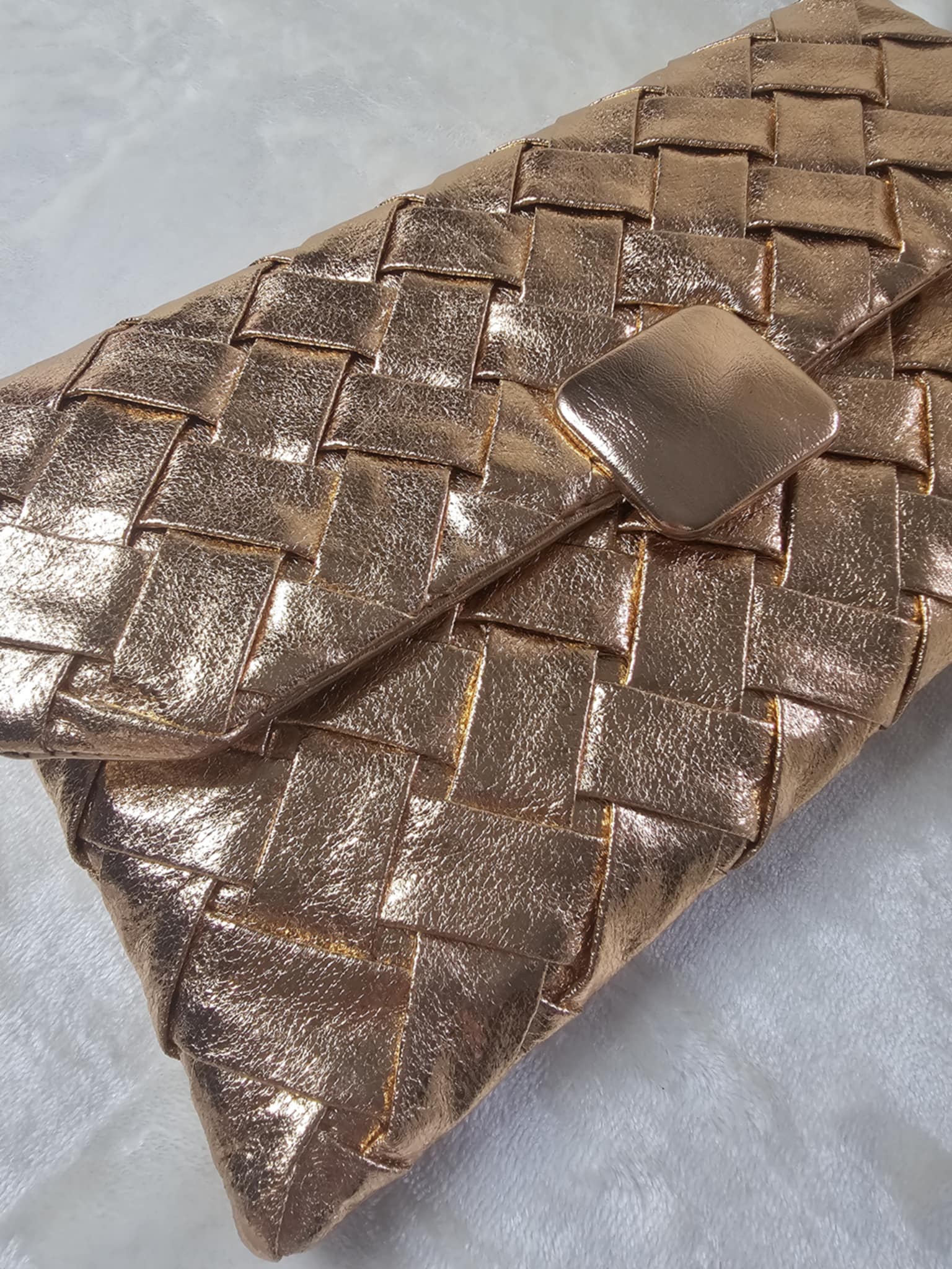 Sac pochette tressée métallisée – Élégant & soirée Ettis Mode