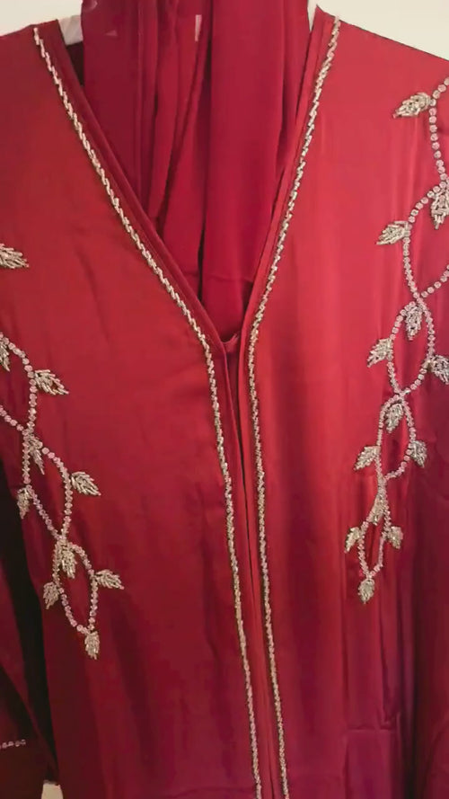 abaya bordeaux brodée femme élégante manches larges robe longue pudique fluide