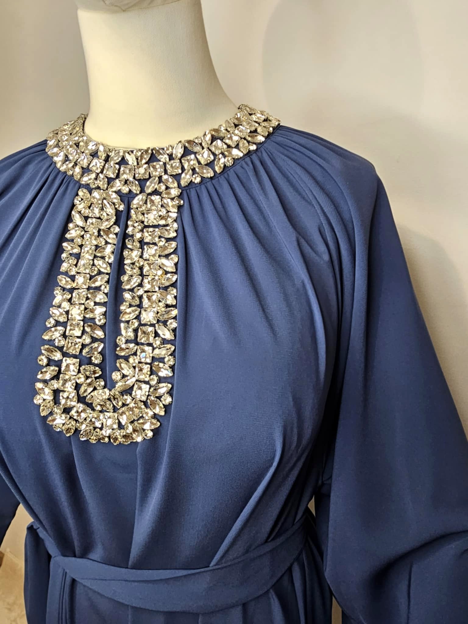 Robe Ferace en soie de Médine – Cristaux faits main 💎 Ettis Mode