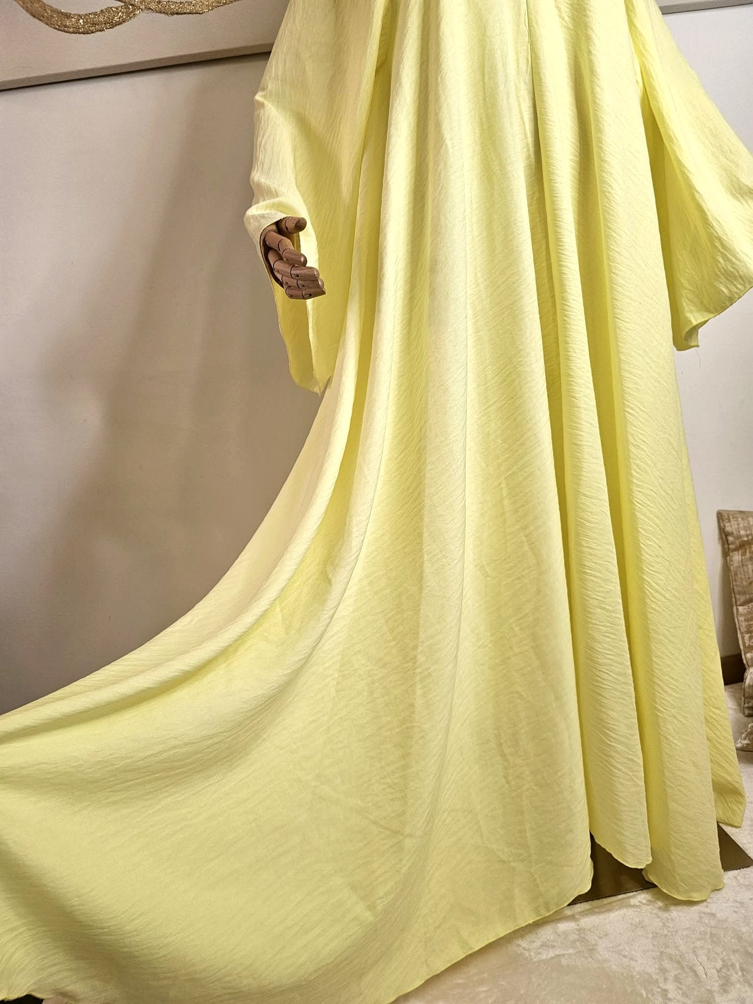 robe longue jaune pastel coupe très évasée femme